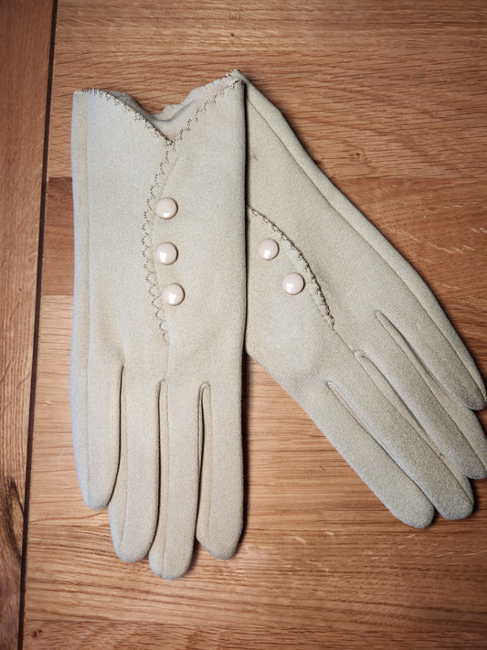 Beige scallop edge gloves