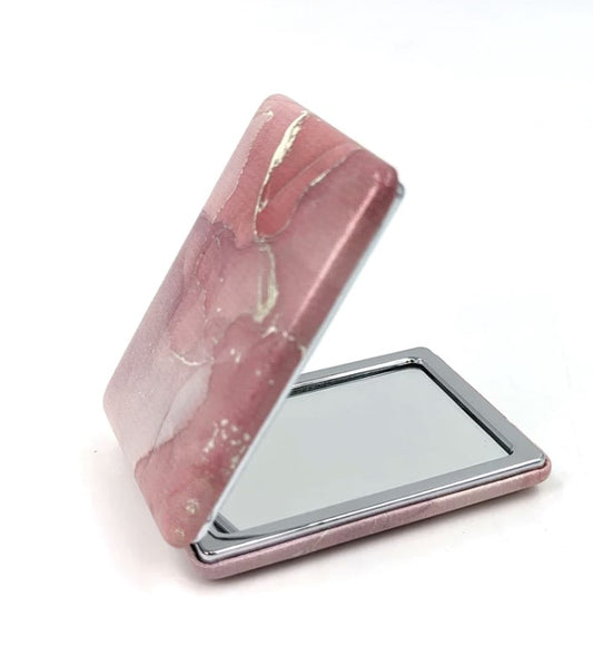 Compact mirror in pink marble