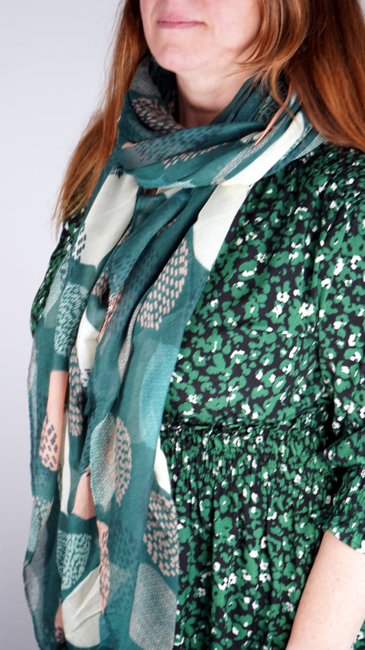 Leaves scarf in teal